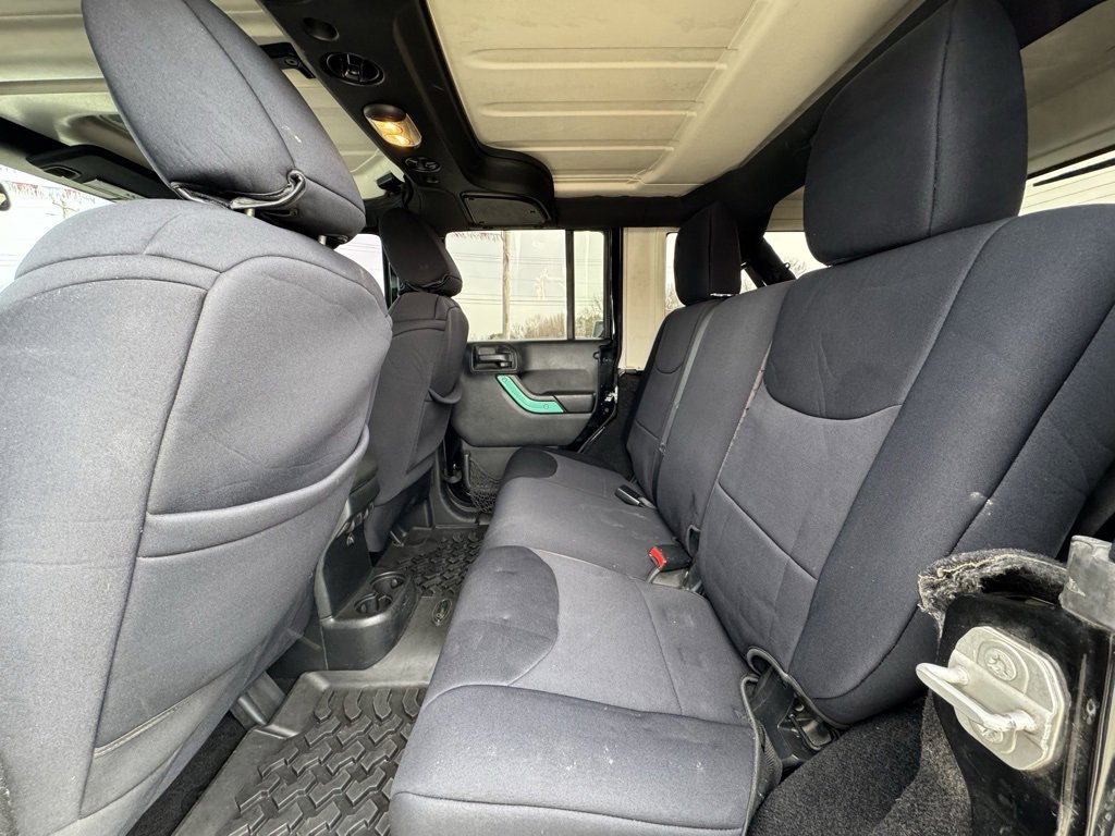 Used 2016 Jeep Wrangler Unlimited Sahara w/ Connectivity Group image 10