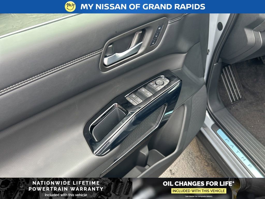 New 2026 Nissan Pathfinder Platinum image 12