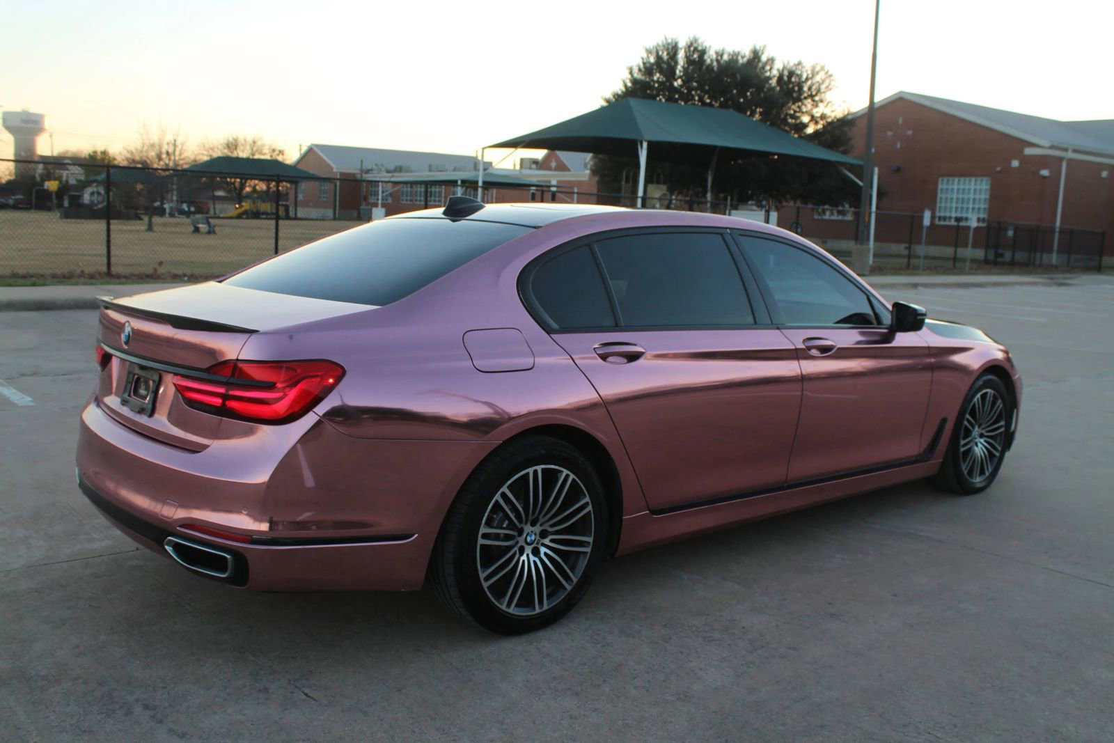 Used 2018 BMW 750i image 9