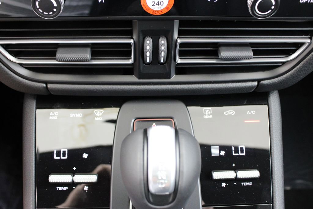 New 2026 Porsche Macan image 26