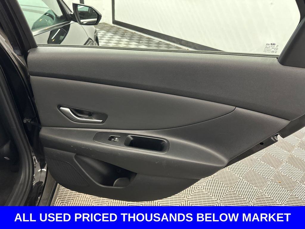 Used 2024 Hyundai Elantra SEL w/ Convenience Package FWD image 16