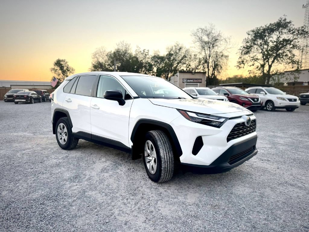 Used 2024 Toyota RAV4 LE image 5