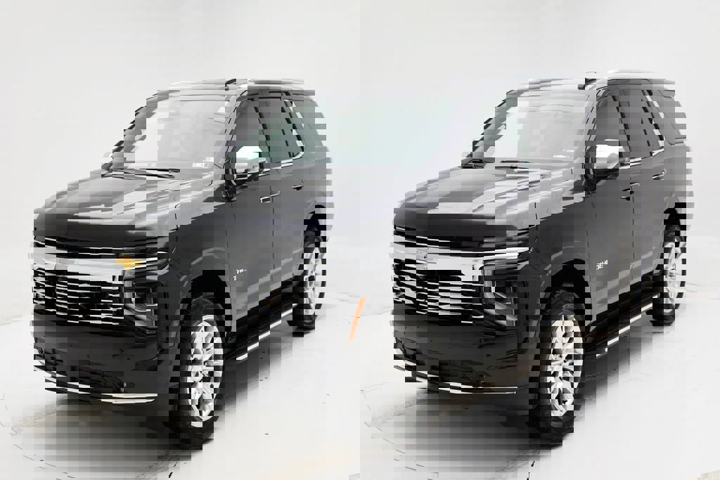 Used 2025 Chevrolet Tahoe Premier AWD/4WD image 2