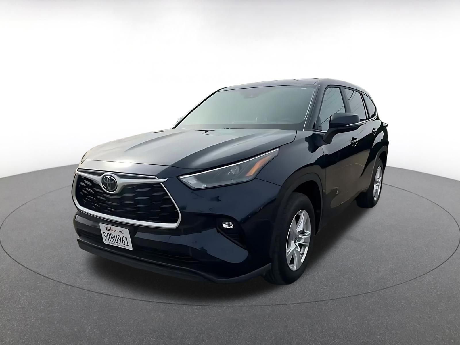 Used 2025 Toyota Highlander LE image 7