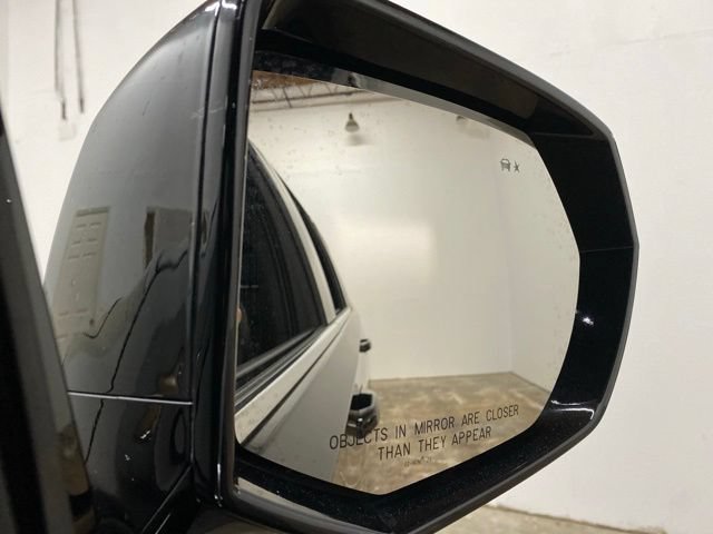 Used 2025 Chevrolet Suburban LT RWD image 96