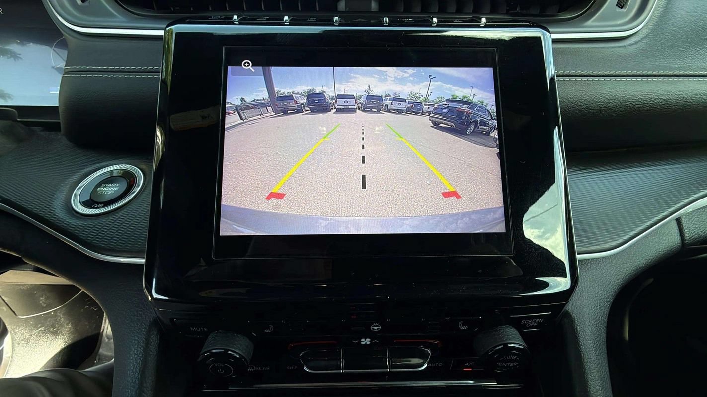 Used 2023 Jeep Grand Cherokee L Laredo AWD/4WD image 10