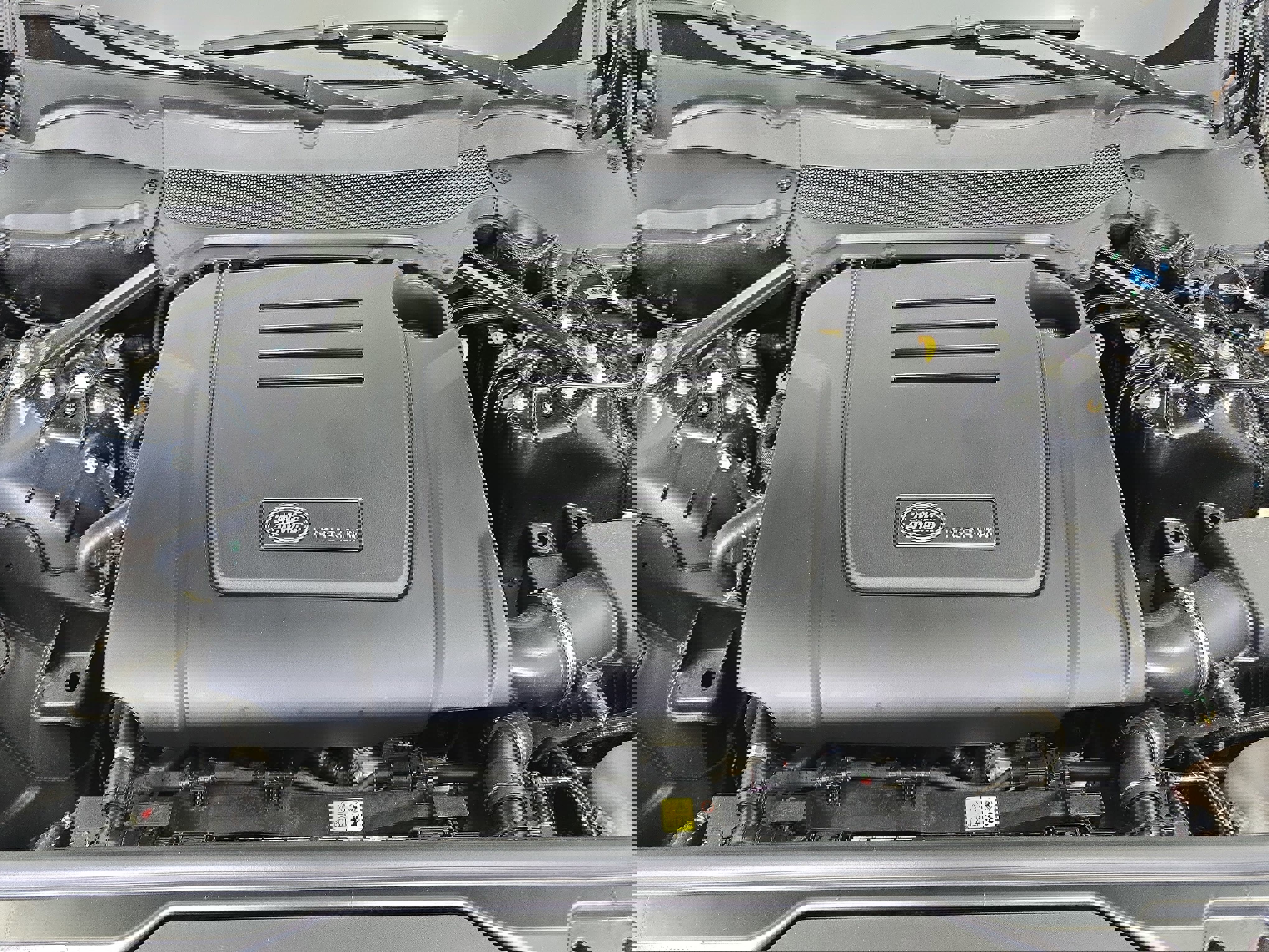 Certified 2025 Land Rover Discovery S image 32