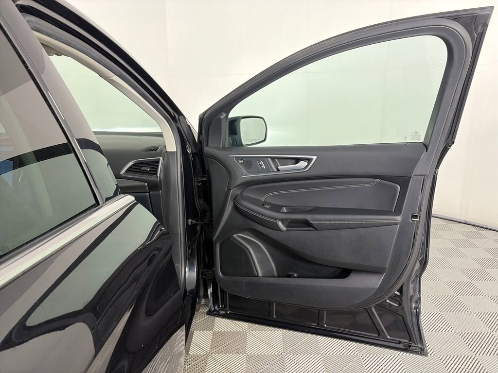 Certified 2024 Ford Edge Titanium image 30