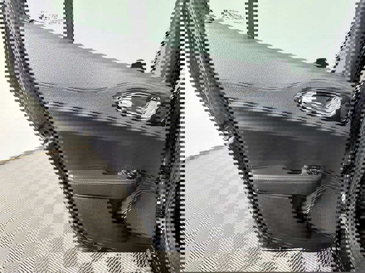 Used 2017 Alfa Romeo Giulia image 32