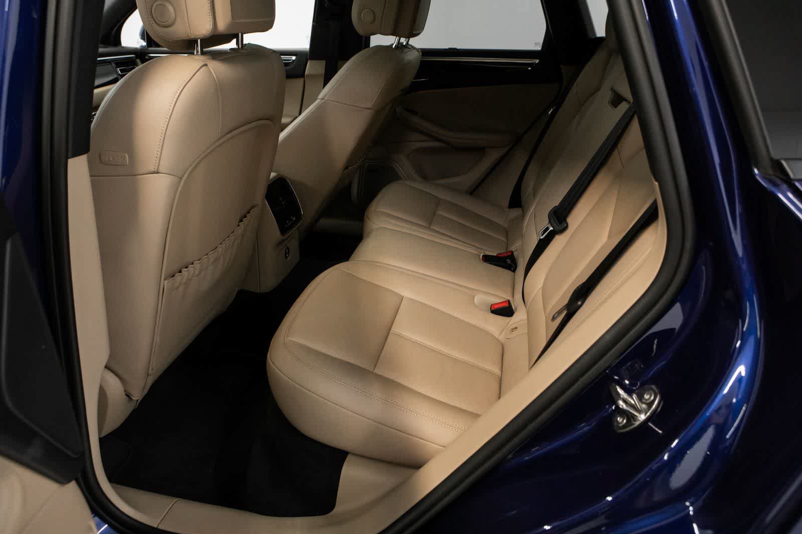 Certified 2024 Porsche Macan AWD/4WD image 30