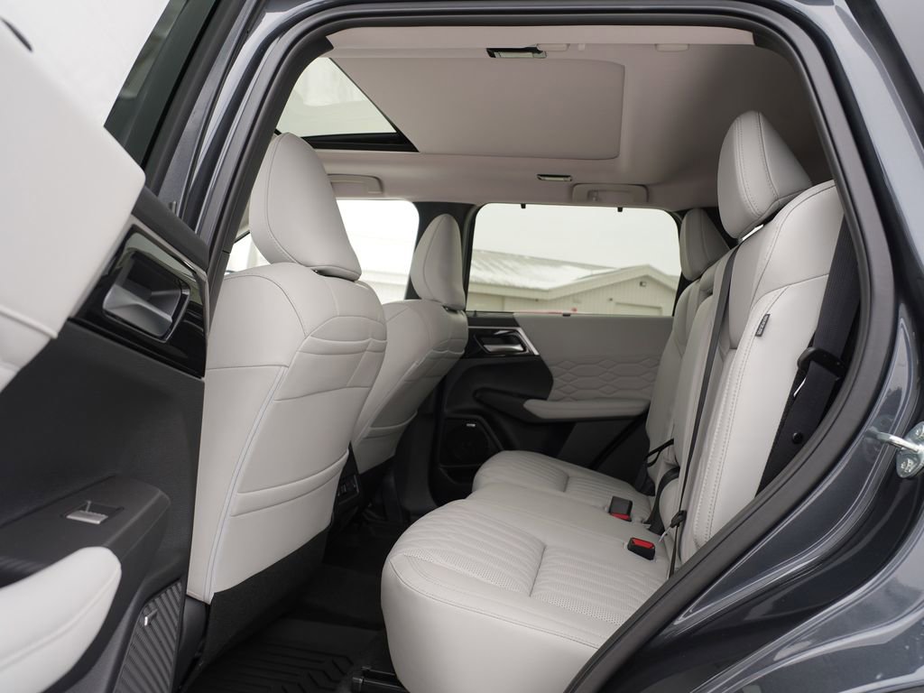 New 2026 Mitsubishi Outlander SEL image 18