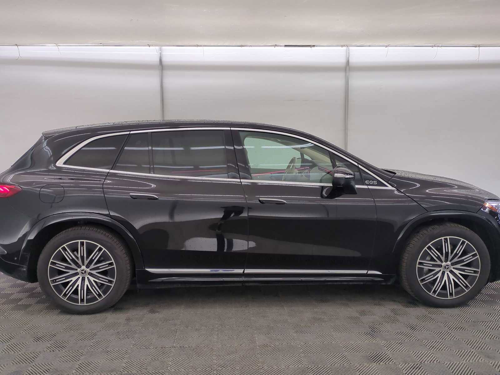 Used 2023 Mercedes-Benz EQS 580 4MATIC SUV image 8