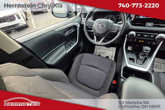 Used 2023 Toyota RAV4 XLE w/ Convenience Package image 9