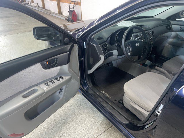 Used 2010 Kia Optima LX image 9