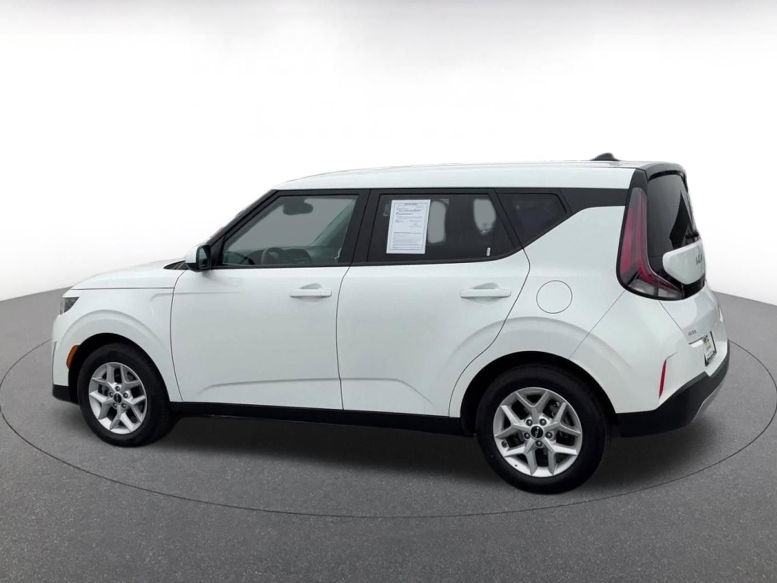 Used 2025 Kia Soul LX w/ LX Technology Package image 10