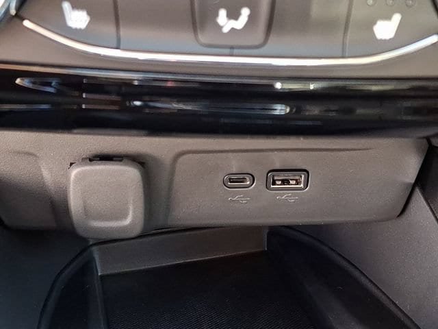 New 2026 Chevrolet Trax ACTIV w/ Sunroof Package FWD image 17