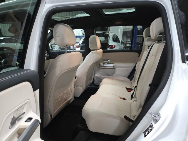 Used 2025 Mercedes-Benz GLB 250 4MATIC image 7