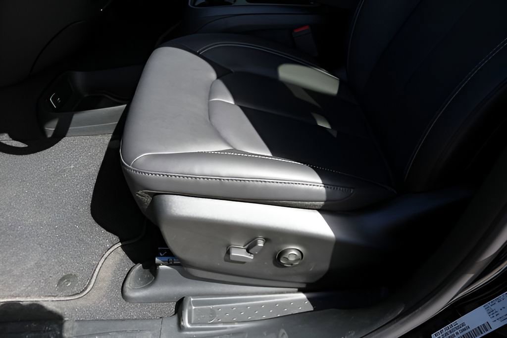 New 2026 Chrysler Pacifica Select FWD image 12