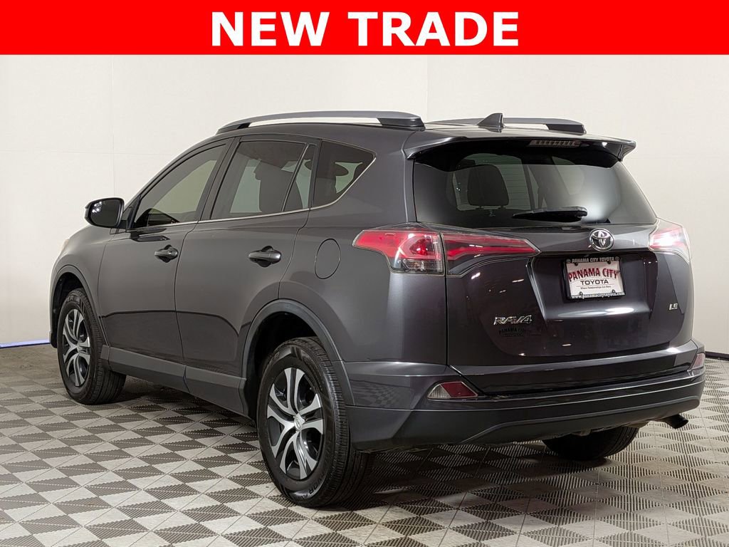 Used 2018 Toyota RAV4 LE FWD image 5
