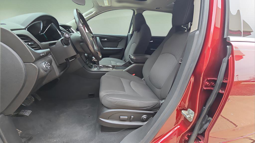 Used 2017 Chevrolet Traverse LT w/ Style and Technology Package FWD image 19