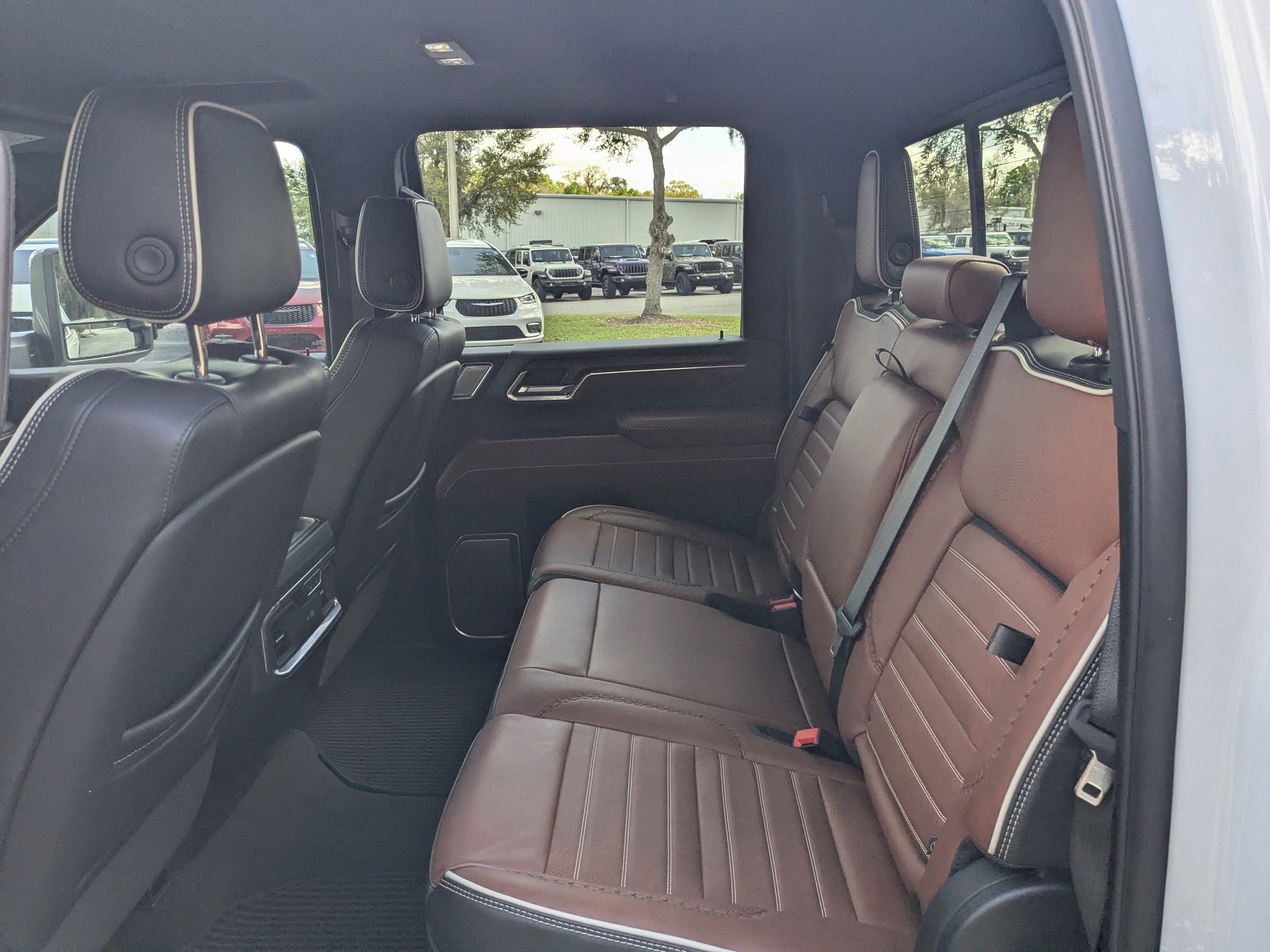 Used 2025 GMC Sierra 2500 Denali Ultimate image 13