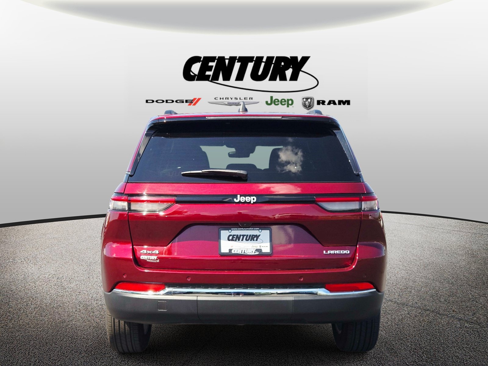 Used 2025 Jeep Grand Cherokee Laredo X w/ Luxury Tech Group I AWD/4WD image 5