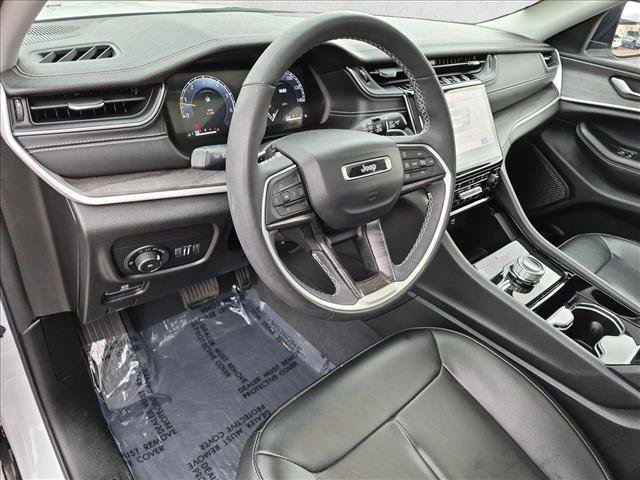 Used 2023 Jeep Grand Cherokee L Limited w/ Luxury Tech Group II AWD/4WD image 16