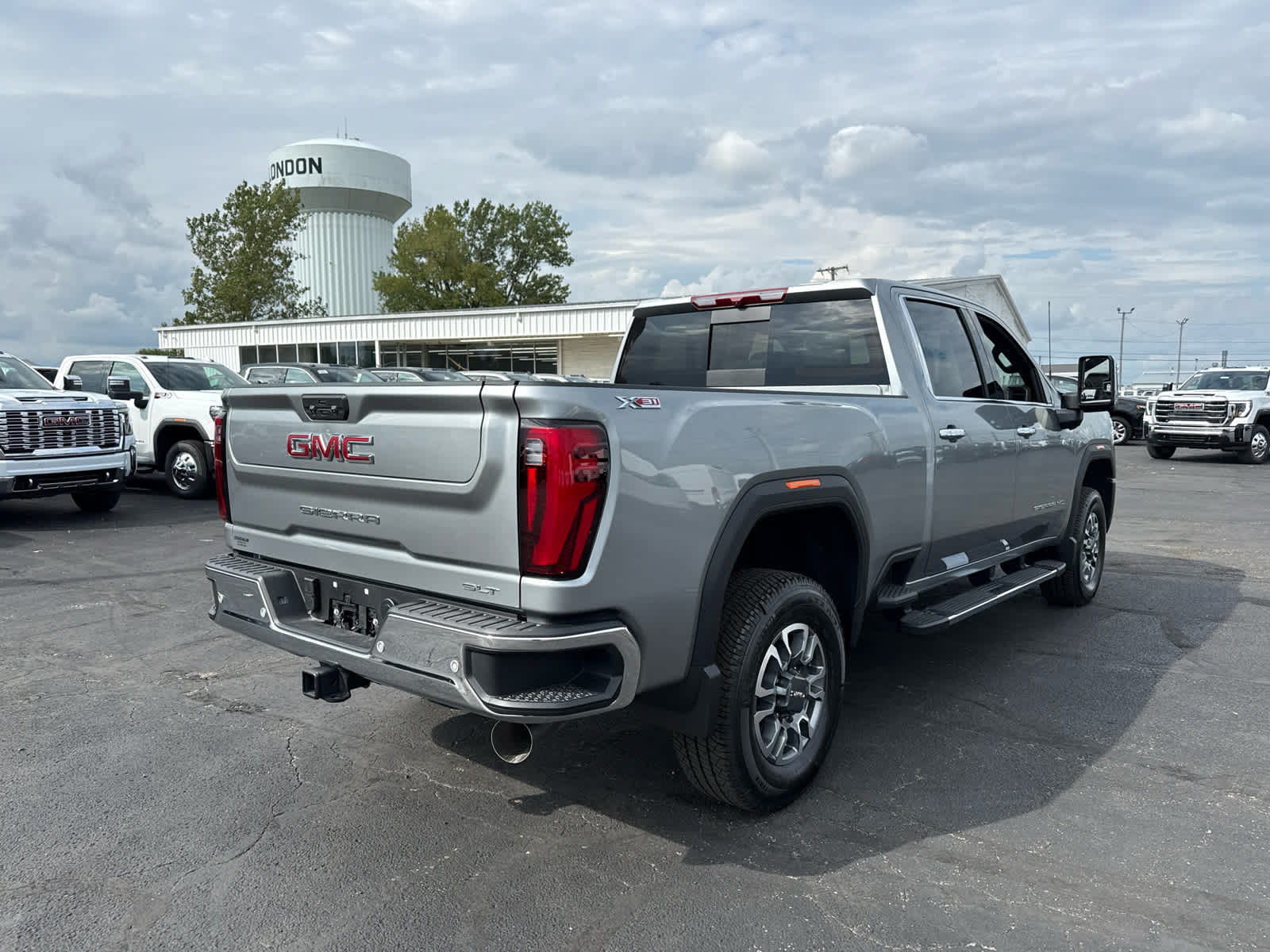 New 2026 GMC Sierra 3500 SLT w/ SLT Premium Package AWD/4WD image 5