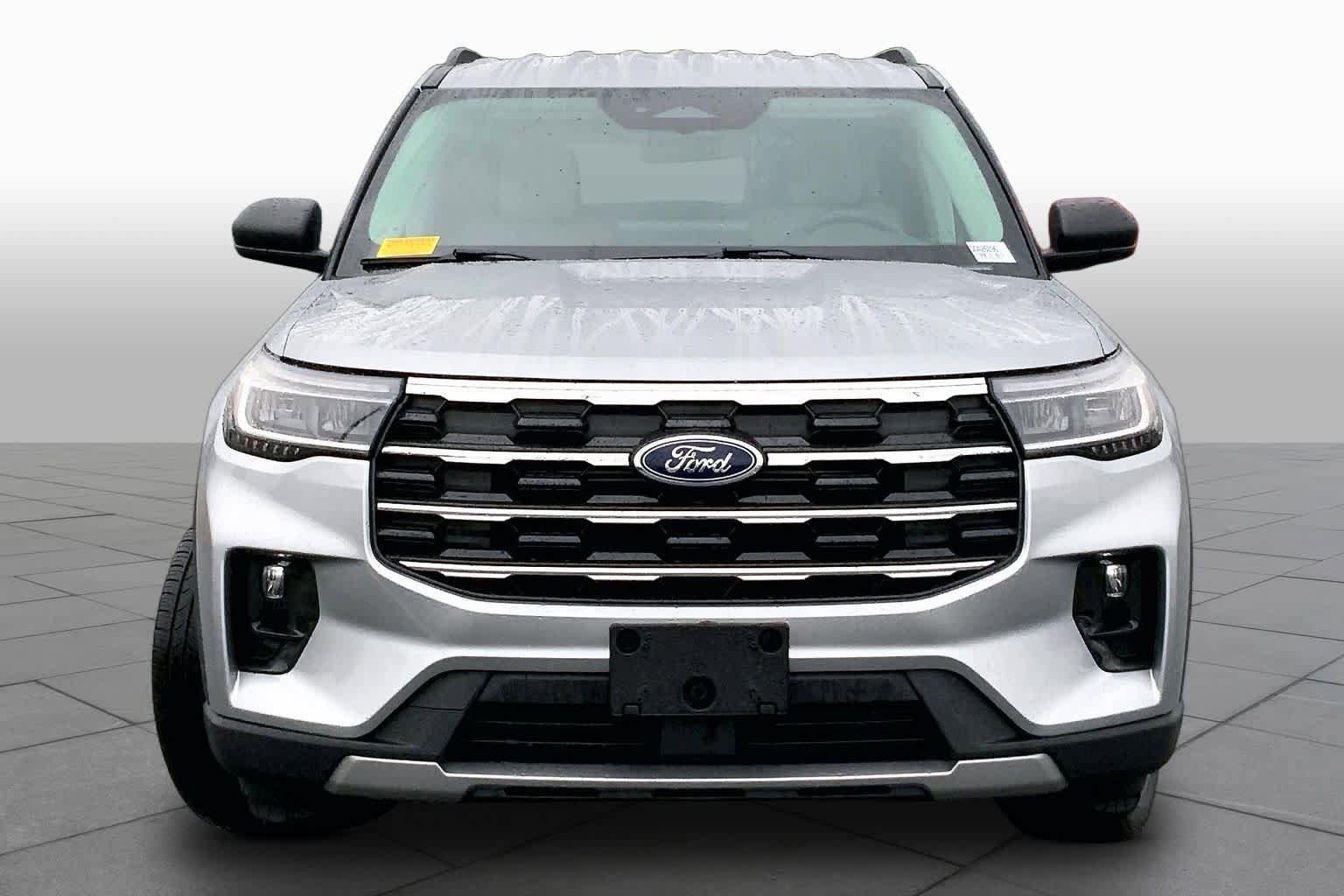 Used 2025 Ford Explorer Active w/ Active Comfort Package RWD image 4