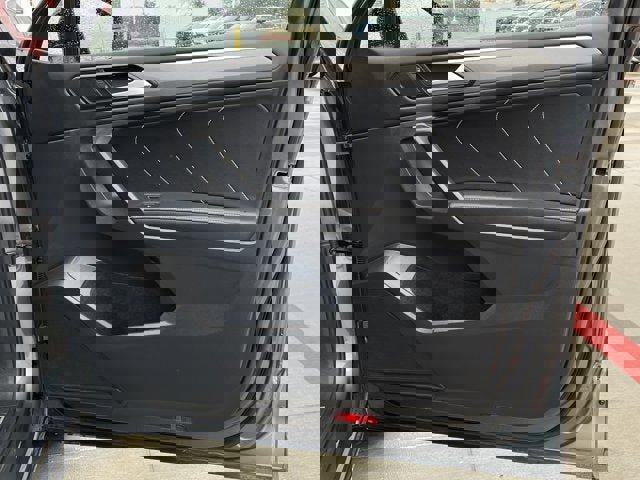 Used 2023 Volkswagen Tiguan SE R-Line image 17