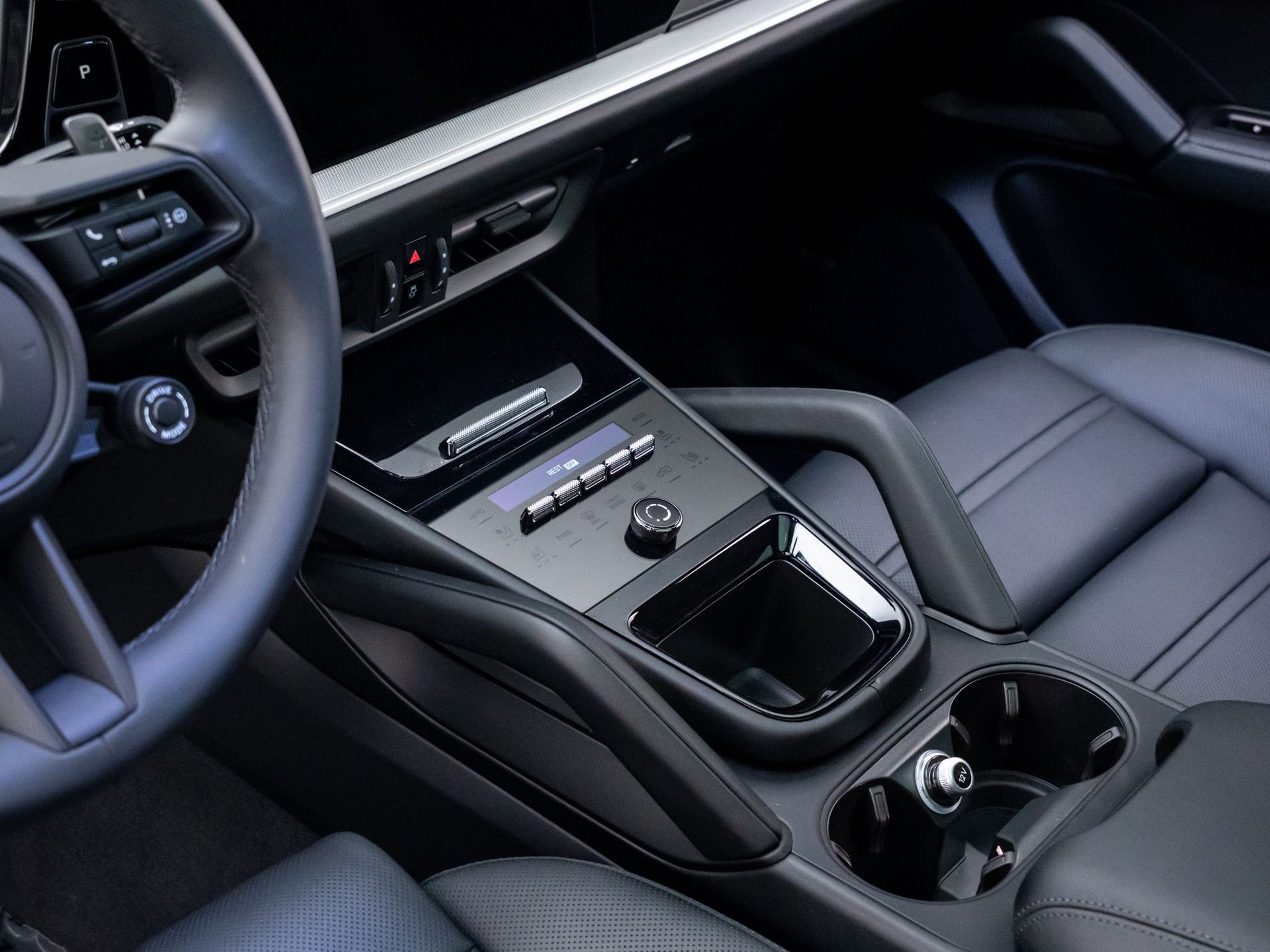 Certified 2025 Porsche Cayenne Coupe AWD/4WD image 13