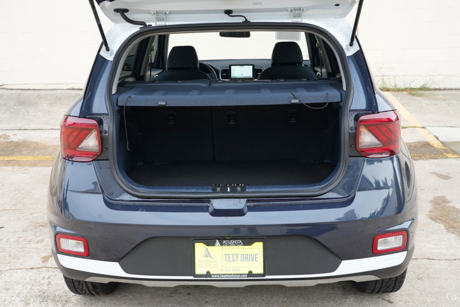 Used 2022 Hyundai Venue Limited FWD image 9