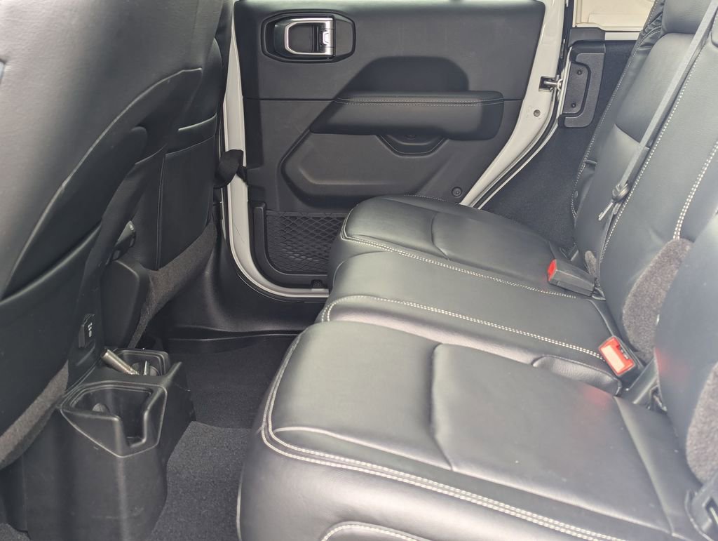 Used 2018 Jeep Wrangler Unlimited Sahara image 22