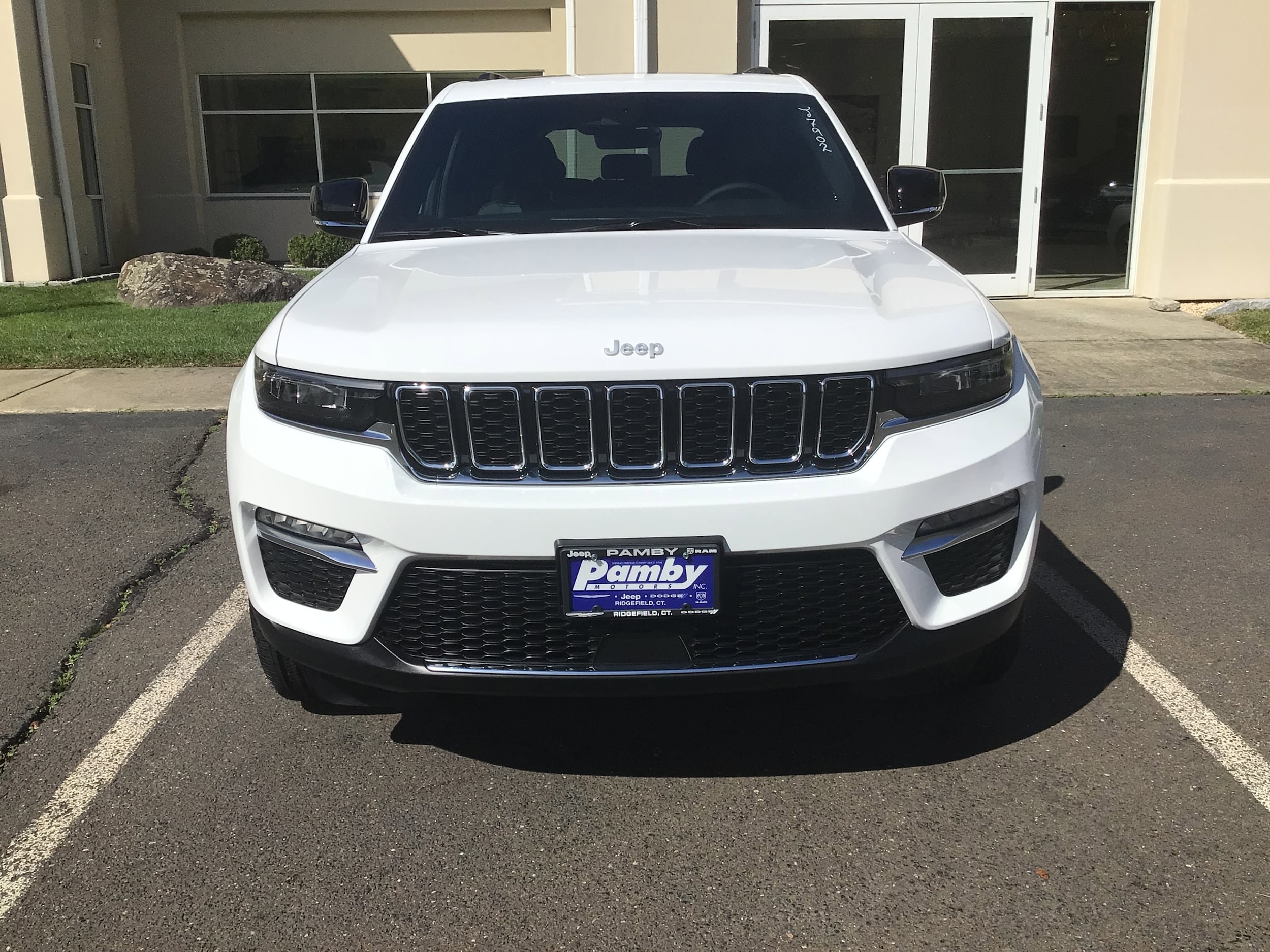 New 2025 Jeep Grand Cherokee Limited AWD/4WD image 2