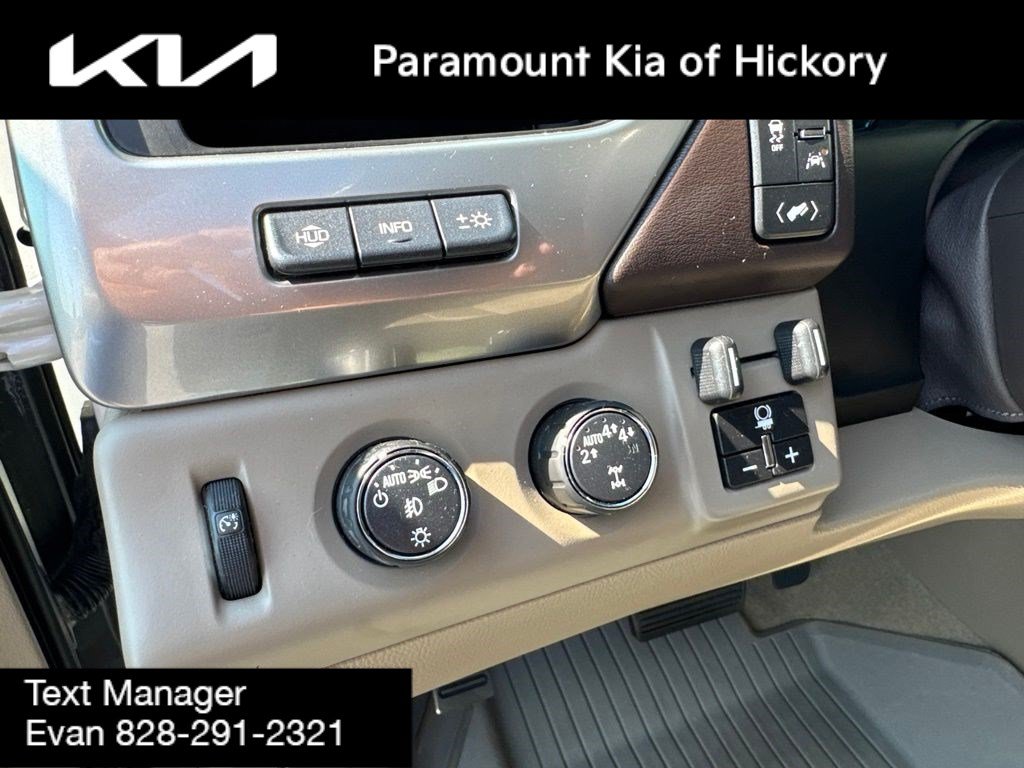 Used 2018 Chevrolet Suburban Premier AWD/4WD image 20