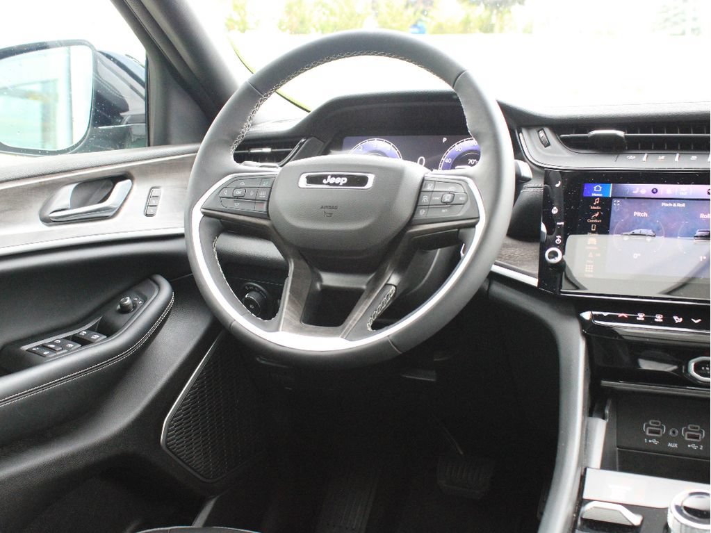 Used 2026 Jeep Grand Cherokee Limited w/ Limited Altitude Package AWD/4WD image 14