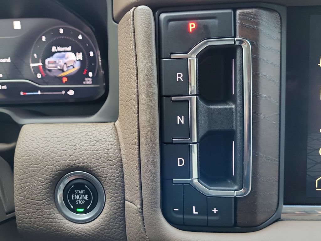 Used 2023 GMC Yukon Denali w/ Advanced Technology Package AWD/4WD image 33