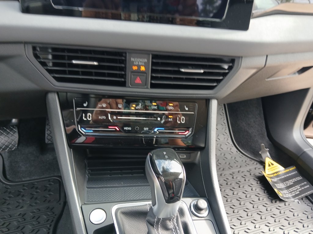 New 2027 Volkswagen Jetta SE FWD image 15