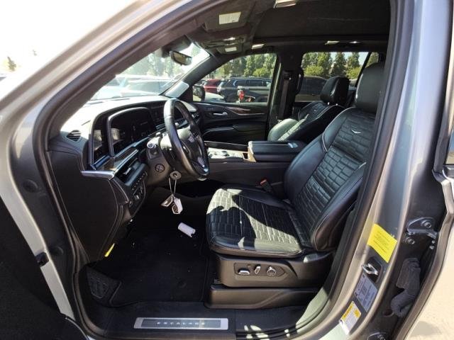 Used 2023 Cadillac Escalade Sport Platinum w/ LPO, ONYX Package AWD/4WD image 6
