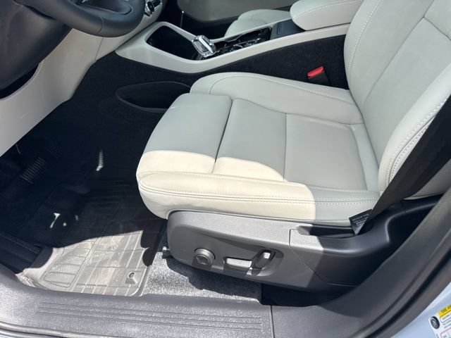 New 2026 Volvo XC40 B5 Plus w/ Protection Package Premier AWD/4WD image 16