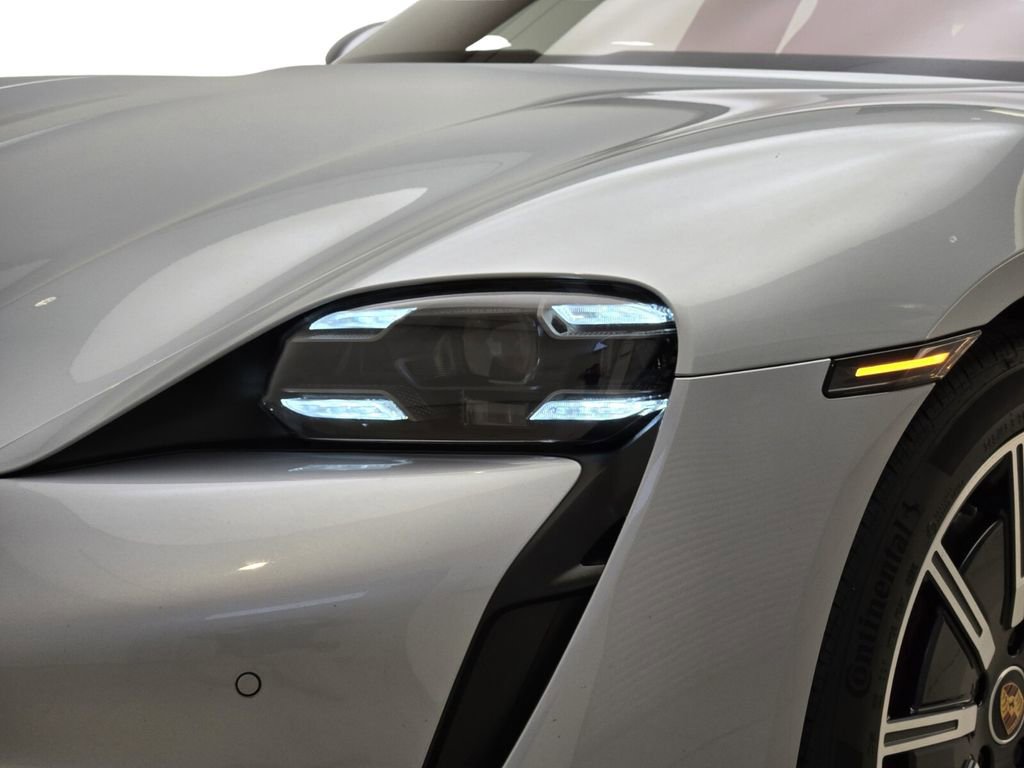 Used 2021 Porsche Taycan 4S w/ Premium Package image 5