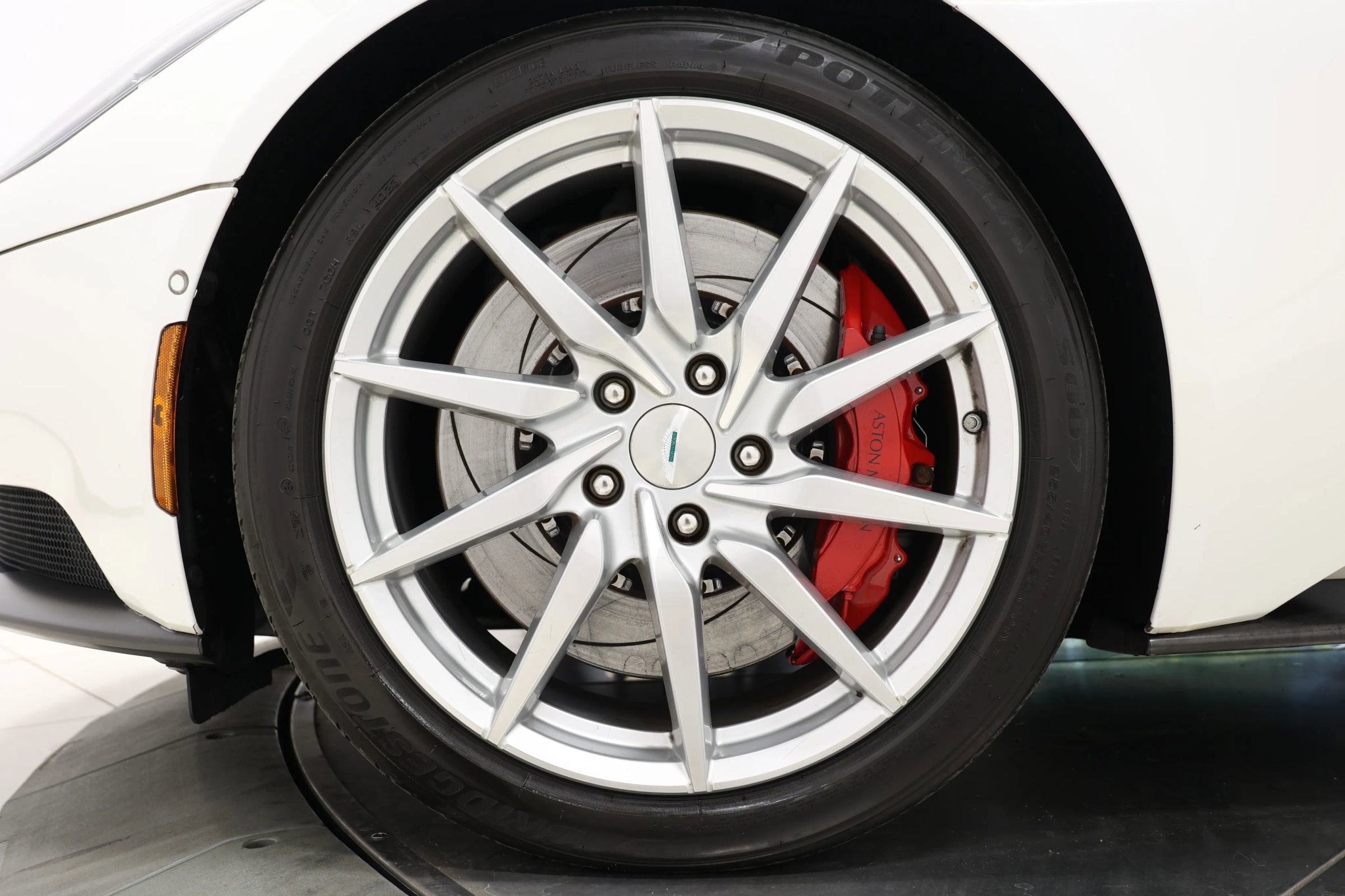 Used 2018 Aston Martin DB11 Coupe image 80