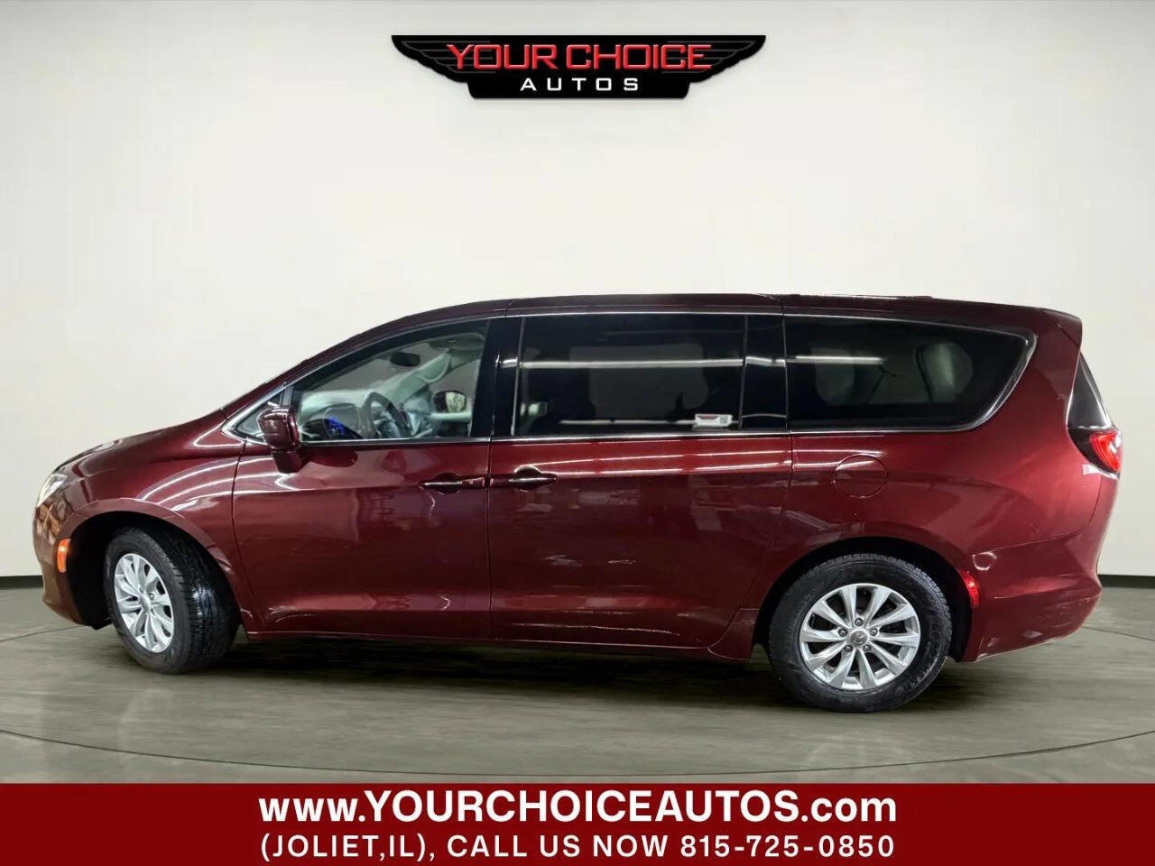 Used 2019 Chrysler Pacifica Touring Plus FWD image 2