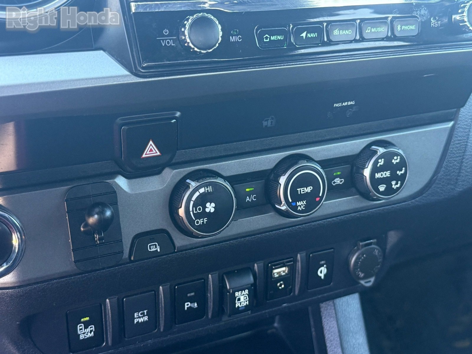 Used 2019 Toyota Tacoma TRD Sport w/ Technology Package image 21