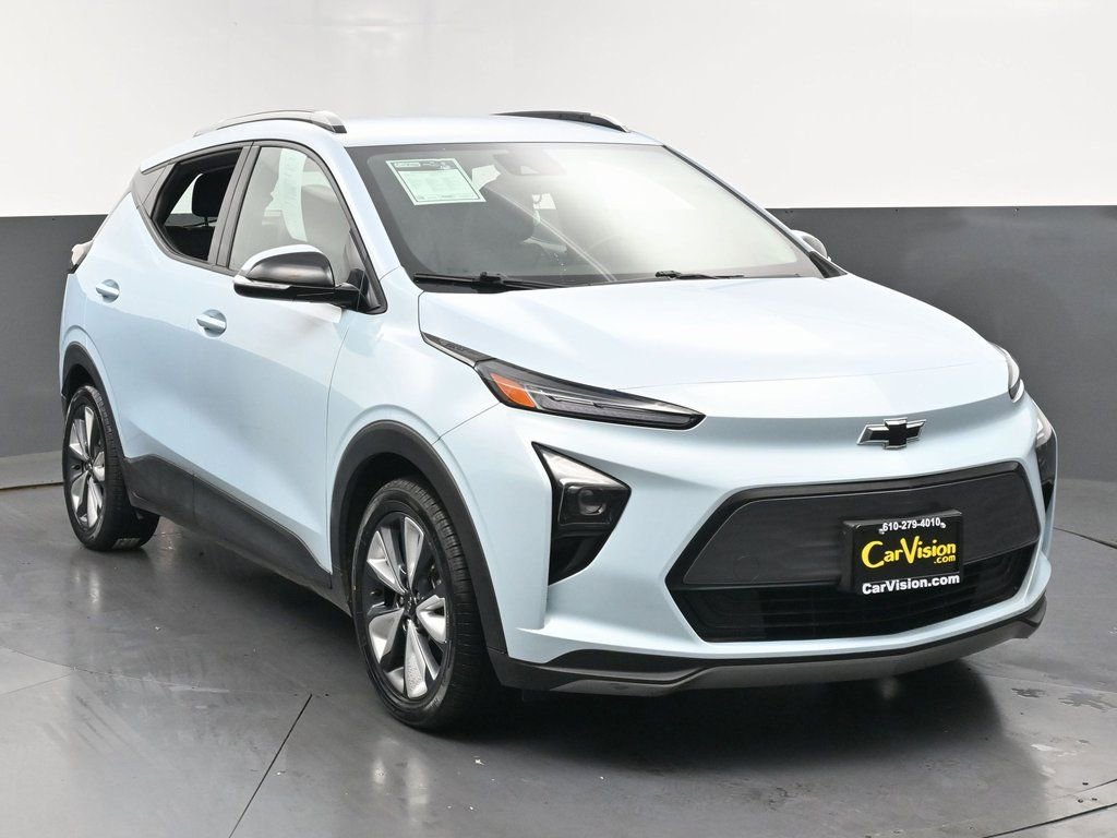 Used 2022 Chevrolet Bolt EUV LT w/ Convenience Package FWD image 3