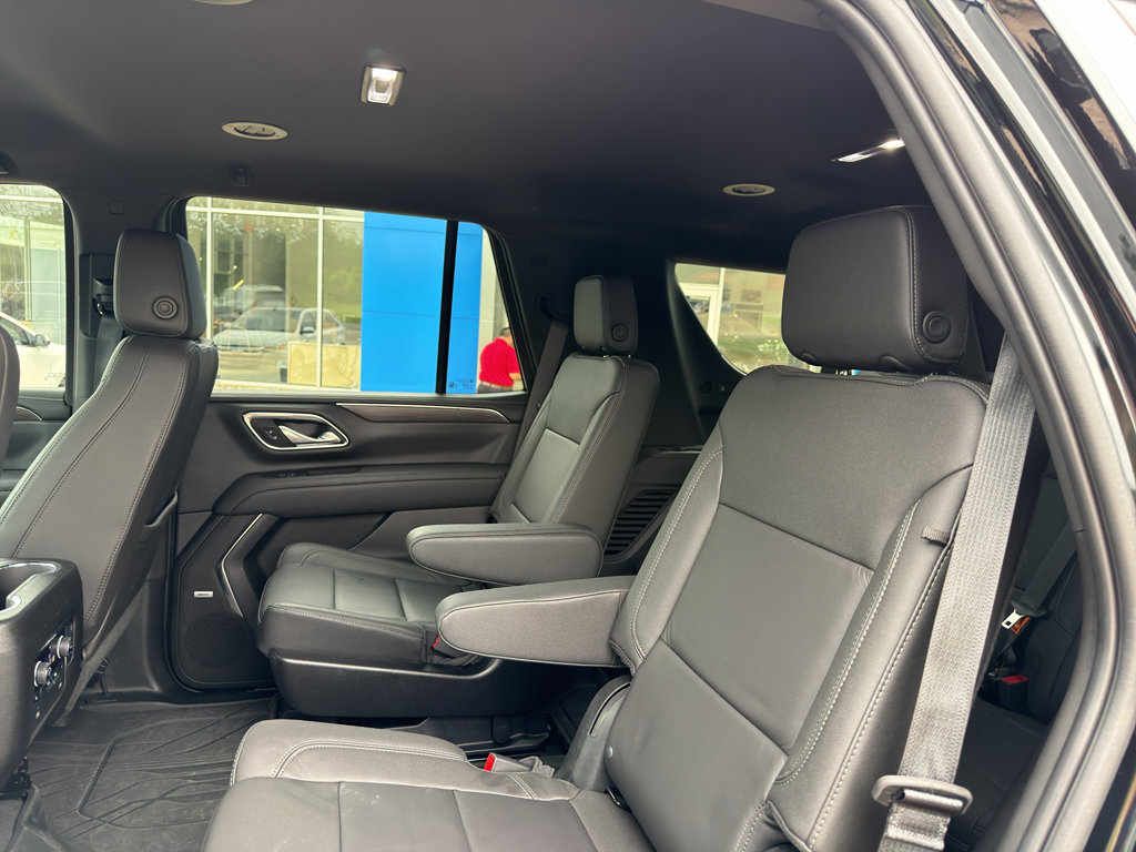 Used 2024 Chevrolet Tahoe LT w/ Luxury Package RWD image 5