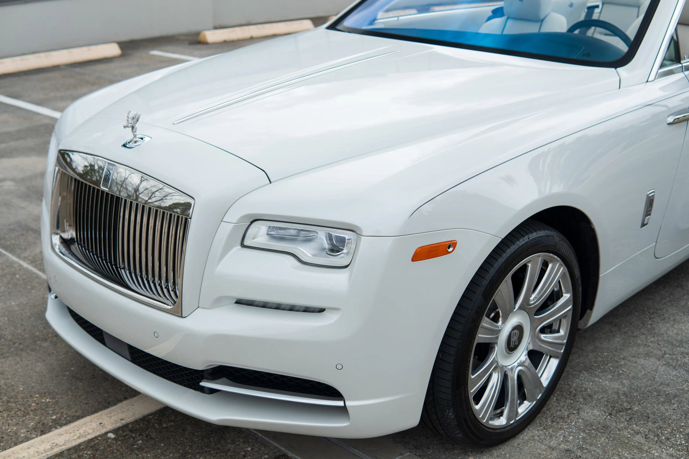 Used 2017 Rolls-Royce Dawn image 37