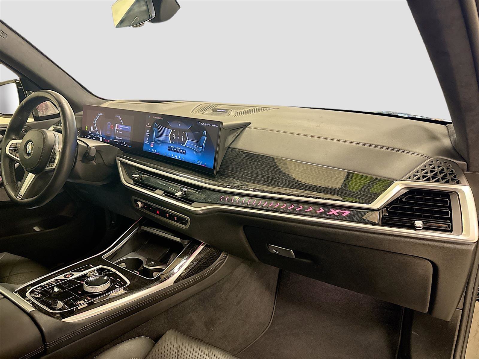 Used 2024 BMW X7 xDrive40i w/ M Sport Package image 31