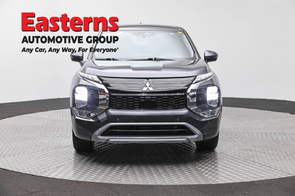 Used 2025 Mitsubishi Outlander SE FWD image 4