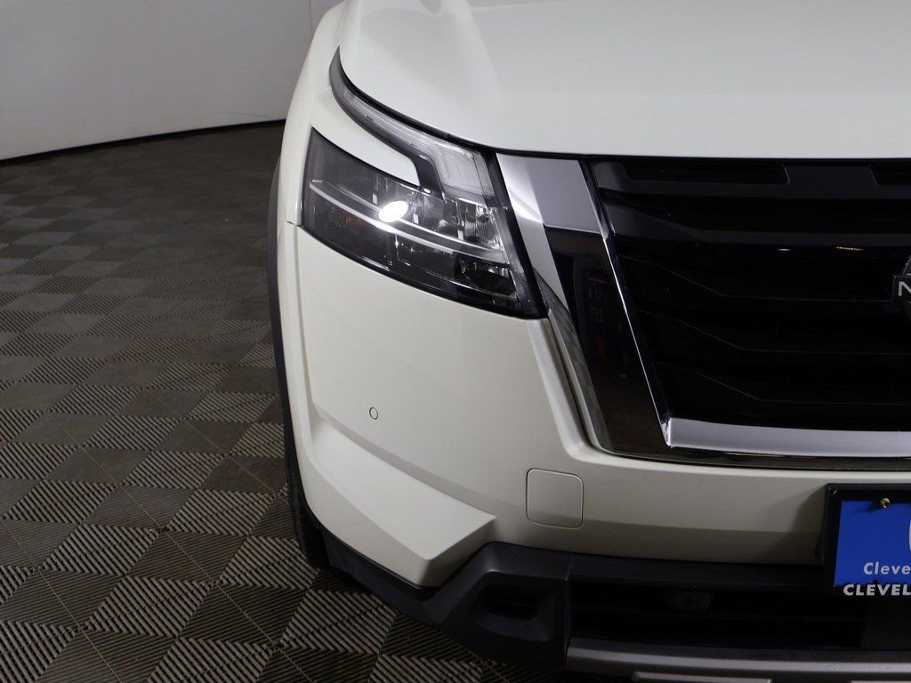 Used 2023 Nissan Pathfinder SL image 14